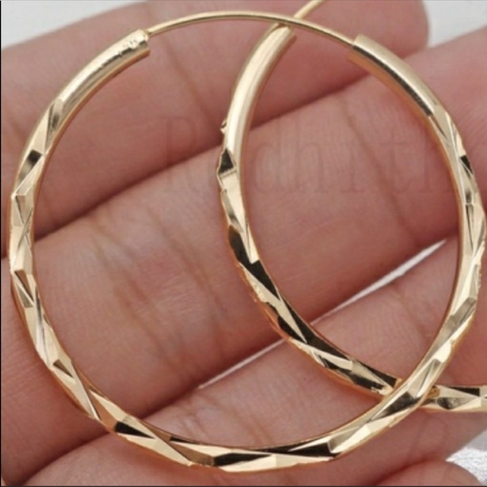 New 18k Gold Plated Hoop Earrings - Picture 5 of 9